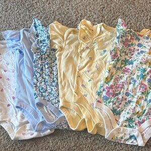 GAP Kids 6 Bodysuits - Blue, Yellow, Floral
